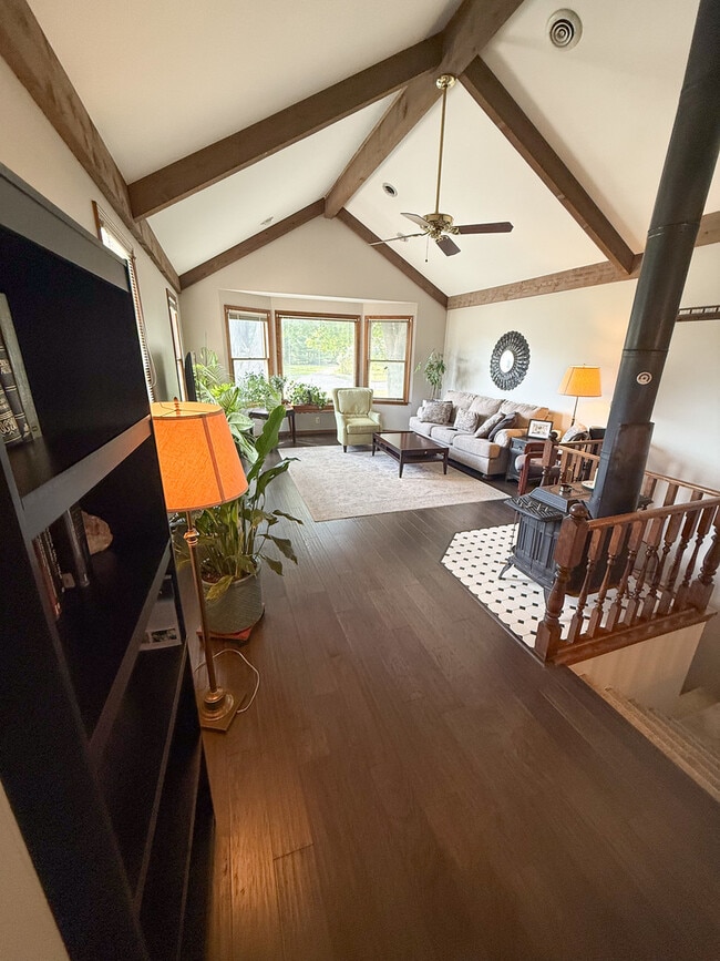 Building Photo - 557 Hardin Ave