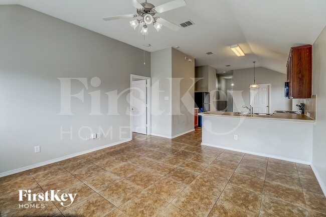 Foto del edificio - 1405 Silver Maple Ln