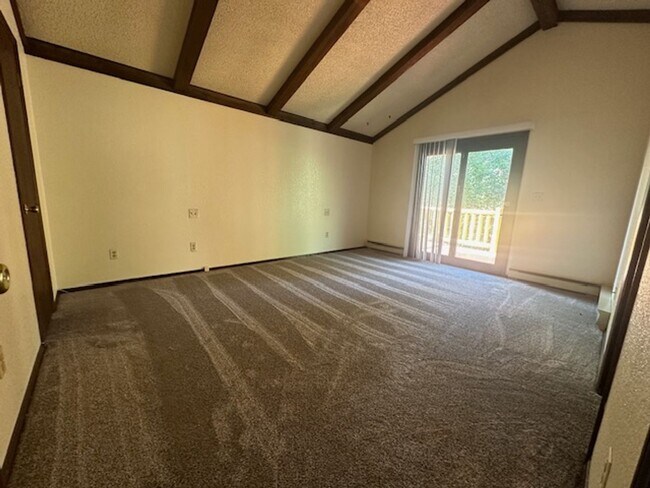 Foto del edificio - Three Bedroom / Two Bathroom Home