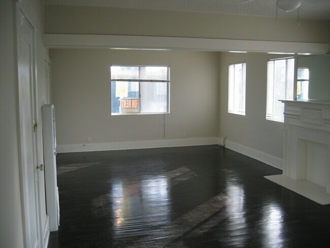 Foto del edificio - 1051 E 2nd St