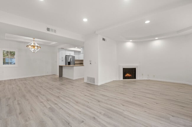 Building Photo - Carlyle Condominiums