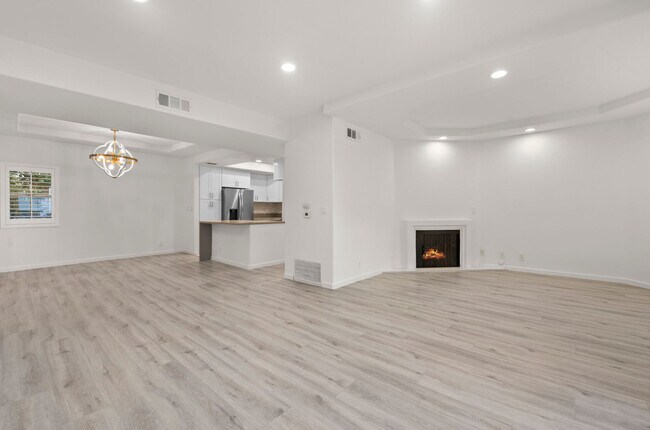 Foto del edificio - Carlyle Condominiums