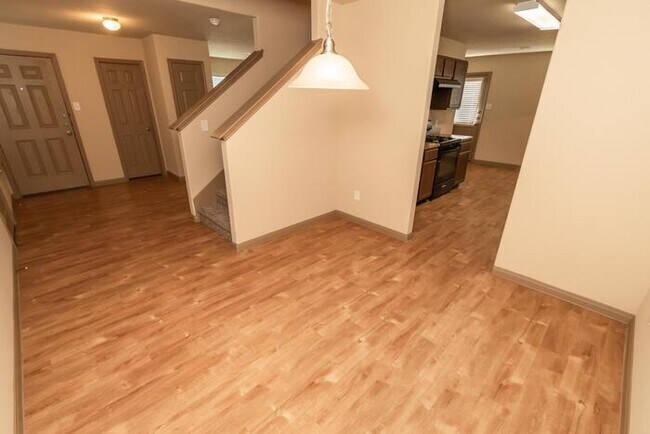 Building Photo - Enclave at Northeast Crossing - 7539 Spani...