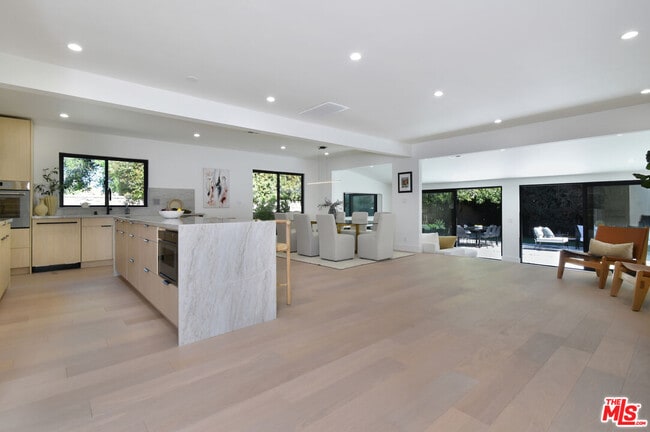 Foto del edificio - 15431 Milbank St