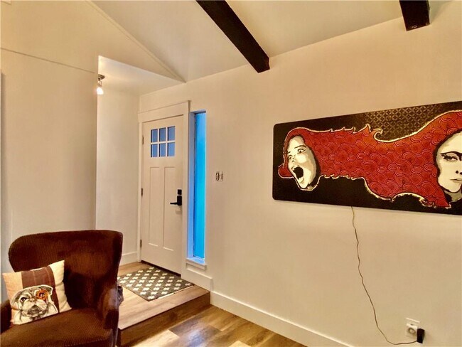 Foto del edificio - 7302 Shadywood Dr