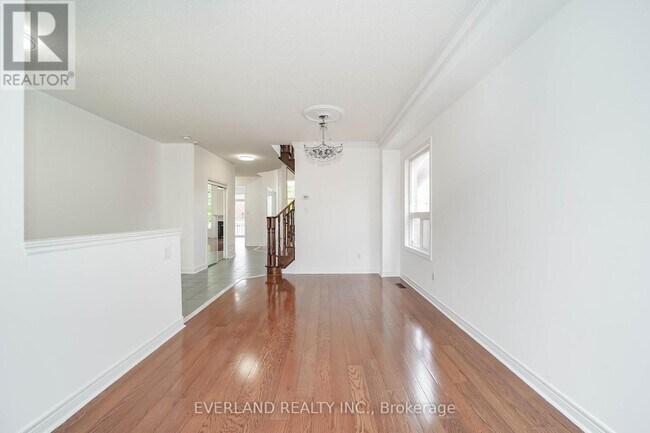 Building Photo - 187 Silver Linden Dr
