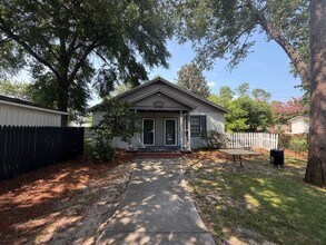 Building Photo - 3015 1/2 Cardinal Dr