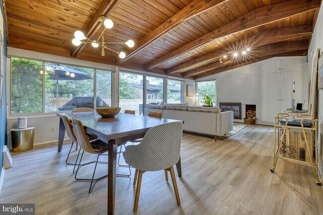 Foto del edificio - 3402 Hemlock Dr
