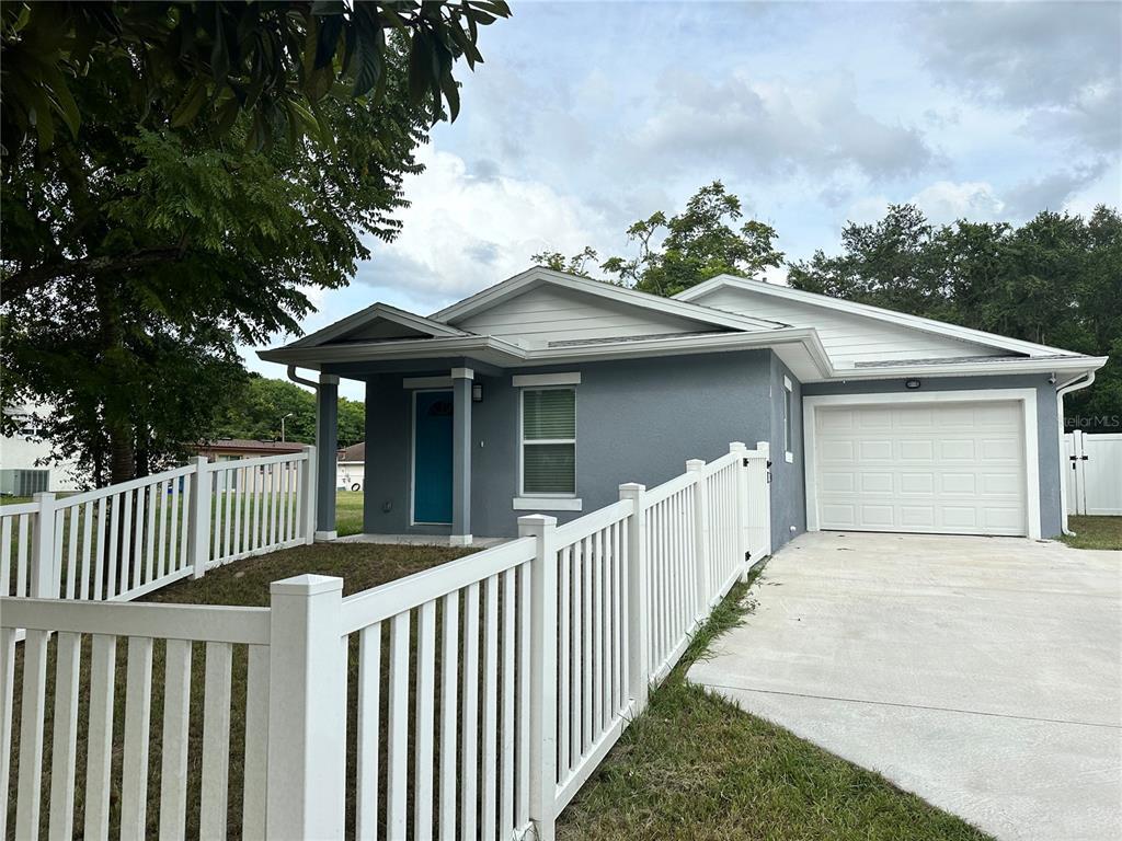 Primary Photo - 1415 Adelle Ave