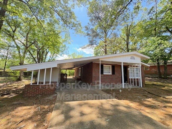 Building Photo - 2736 Chevy Chase Dr