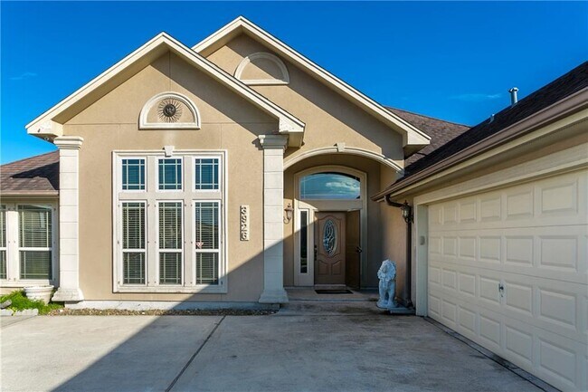Building Photo - 3926 Elvis Dr