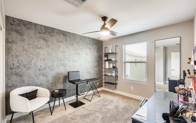 Foto del edificio - The Space You Need, the Location You Want