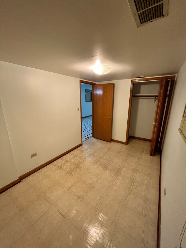 Bedroom - 3123 S Lowe Ave