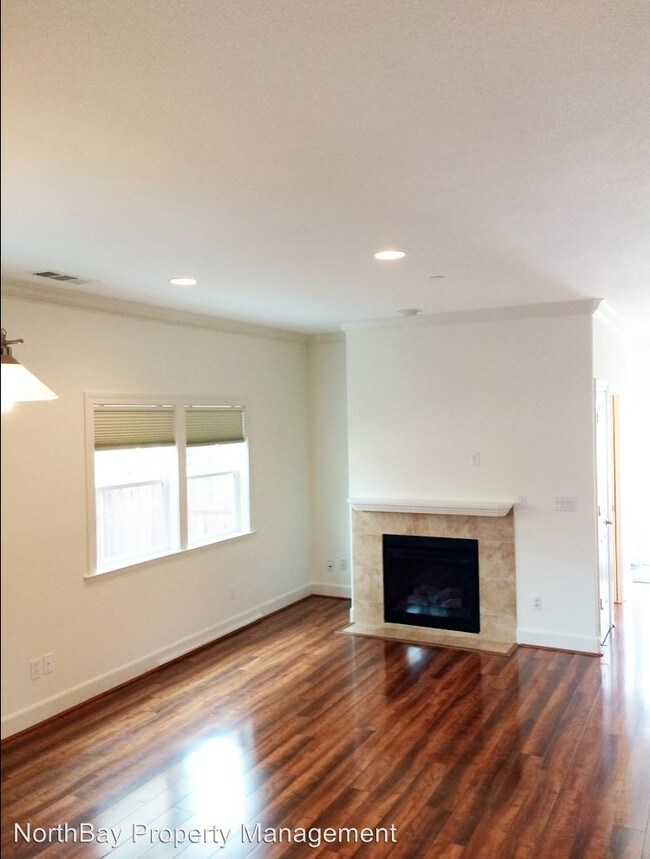Building Photo - 3 br, 2.5 bath House - 949 Martin Circle