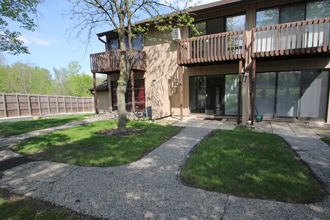 Building Photo - 13 St Thomas Colony