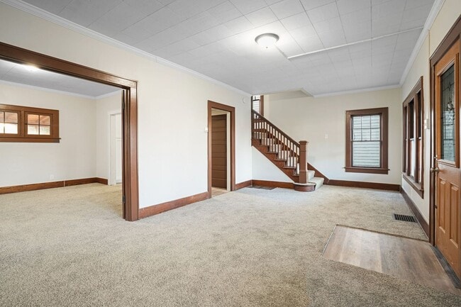 Building Photo - 3 BED 2 FULL BATH W/ OFFICE - AVAILABLE NOW