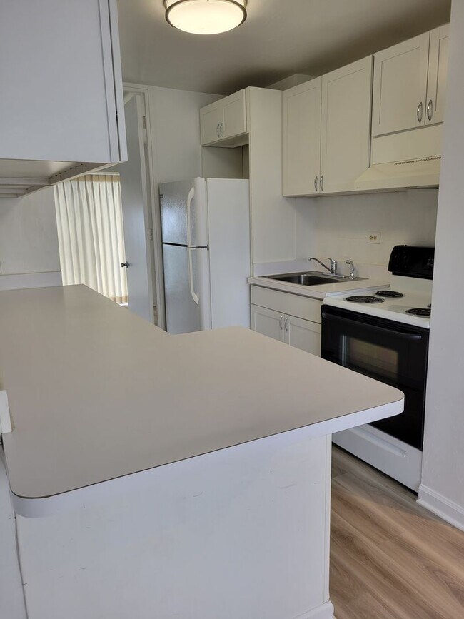 Foto del edificio - Condo on Ward Avenue