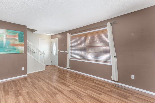 Building Photo - 1930 Center St W