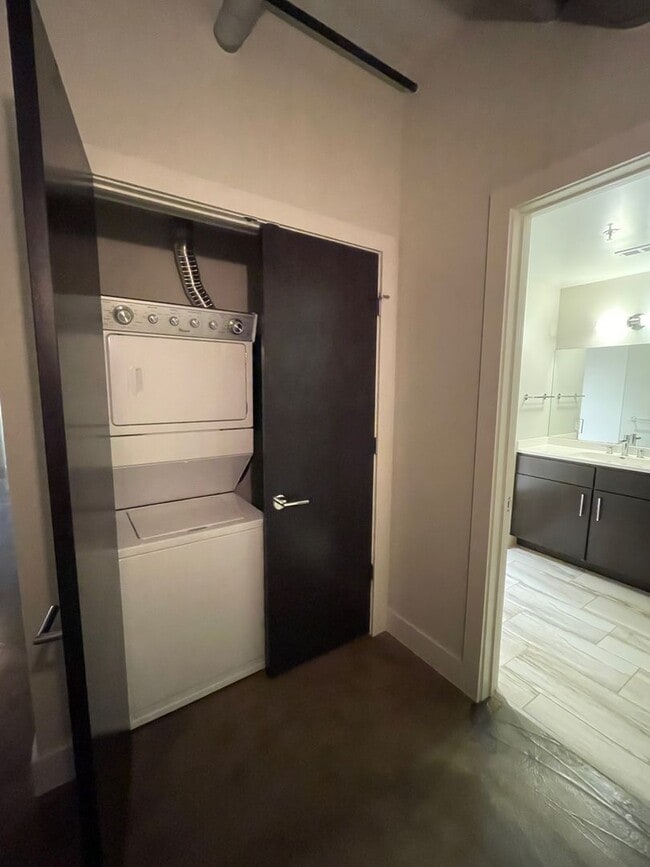 Interior Photo - 538 Erie Blvd W