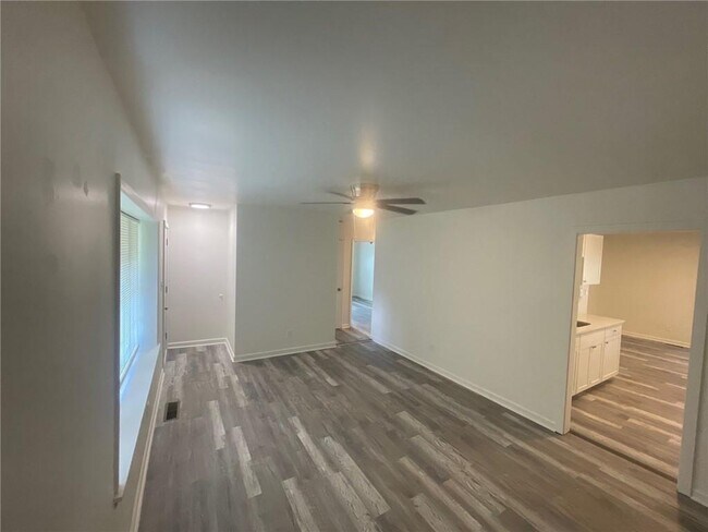 Foto del edificio - 246 Pinetree Cir