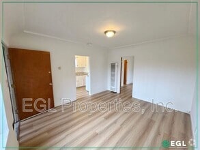 Building Photo - 656 W 91st St