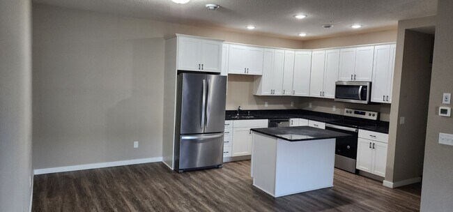 Foto del edificio - Beautiful 3 bedroom 3 bath  Townhouse