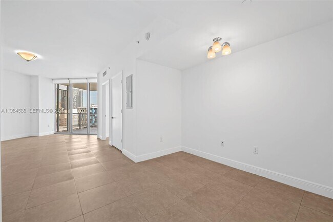 Foto del edificio - 350 S Miami Ave