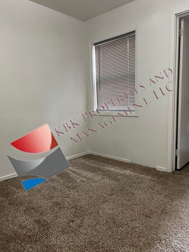 Building Photo - C &amp; J-300 Alamosa