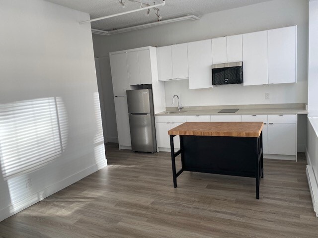 Building Photo - Waldorf Studios