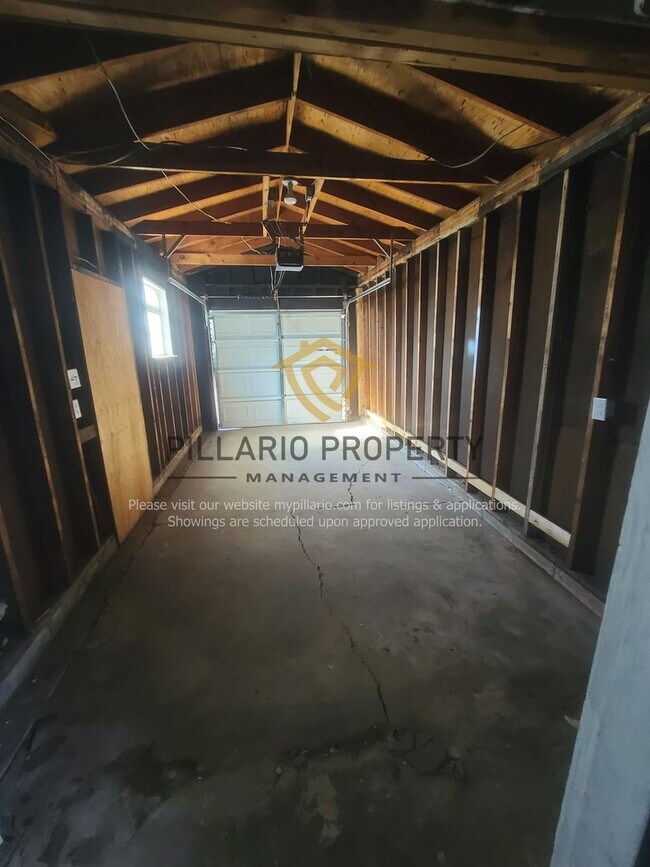 Foto del edificio - 4 Bedrooms 1.5 Bathrooms in popular Keysto...