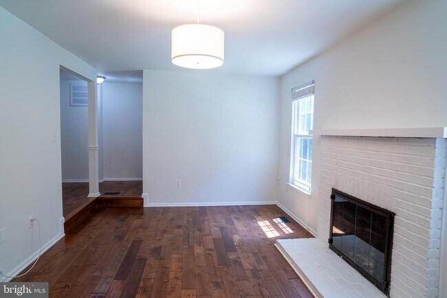 Foto del edificio - 10100 Walnut Wood Ct