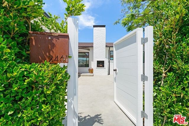 Foto del edificio - 2461 Creston Way