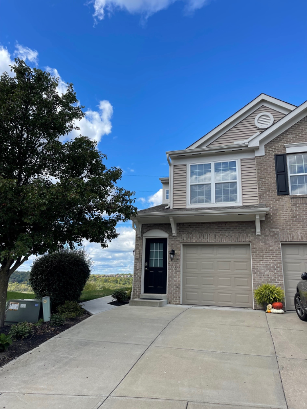 Foto principal - 301 Skyview Ct