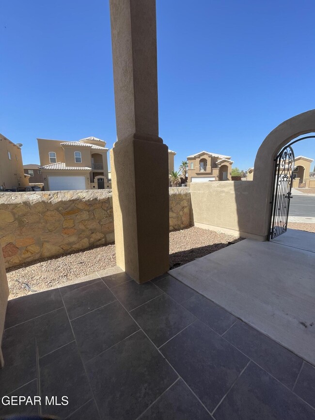 Building Photo - 3724 Coco Palm Dr