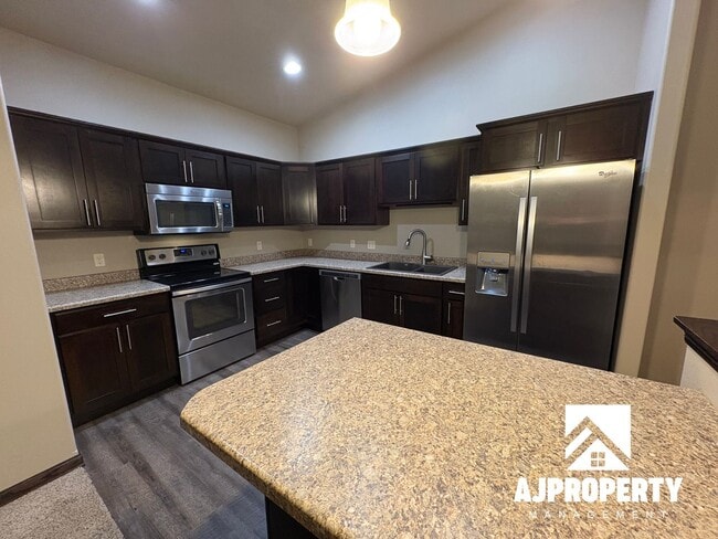 Building Photo - 9402 W Broek Dr