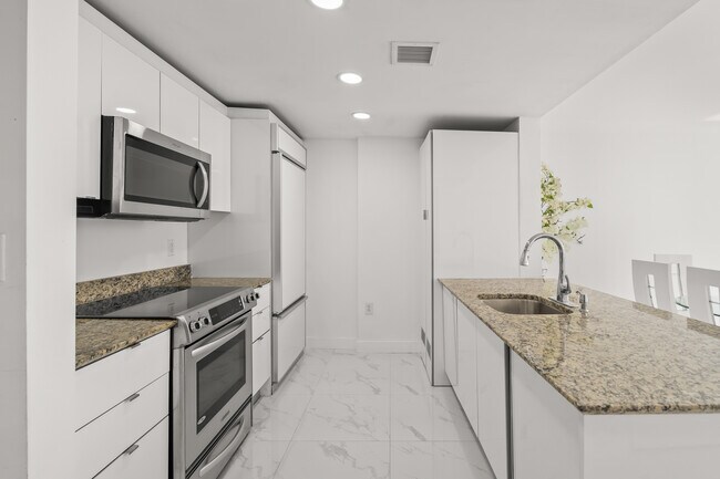 Foto del edificio - 10275 Collins Ave