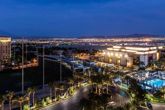 Building Photo - STUNNING 1 BR MGM SIGNATURE W BALCONY