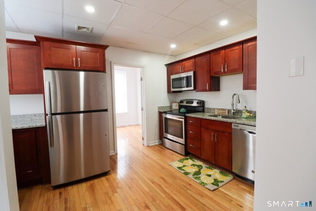 Building Photo - 140 State St