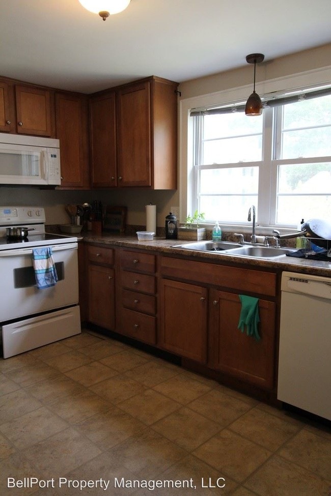 Building Photo - 3 br, 1 bath House - 136 Prospect Street