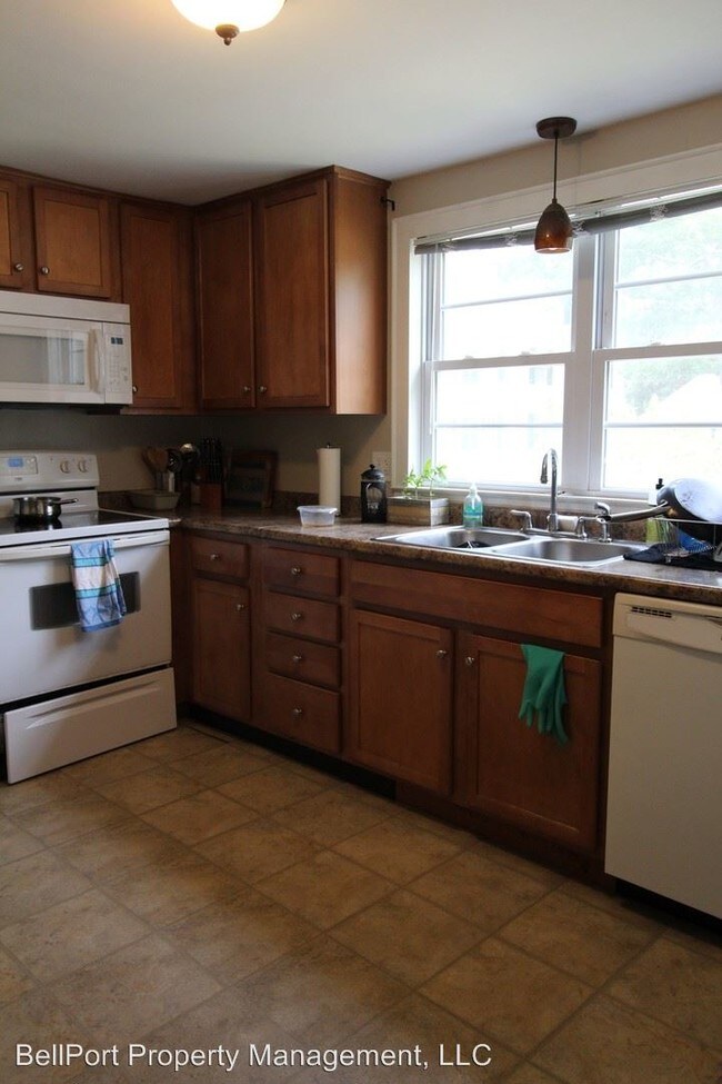 Foto del edificio - 3 br, 1 bath House - 136 Prospect Street