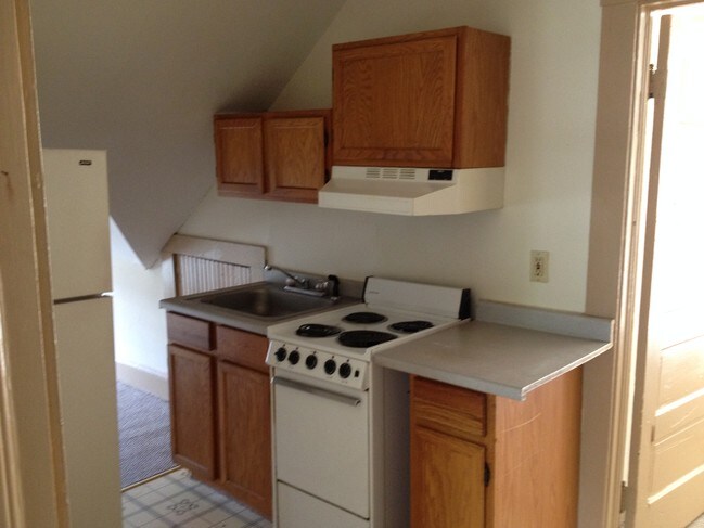 Building Photo - 353 Park St