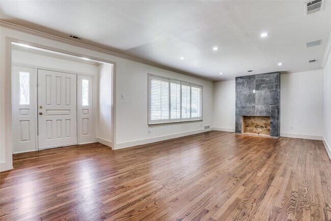 Building Photo - 6006 Lupton Dr