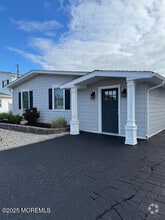 Building Photo - 328 Maria Dr