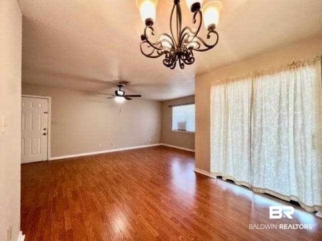 Foto del edificio - 512 Lake Forest Blvd
