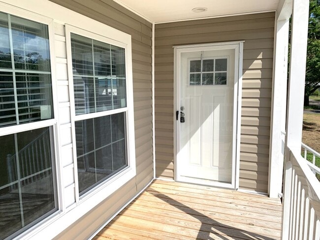 Building Photo - 147 Woodland Dr