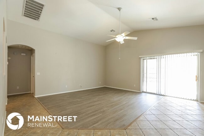 Foto del edificio - 12409 W Apache St