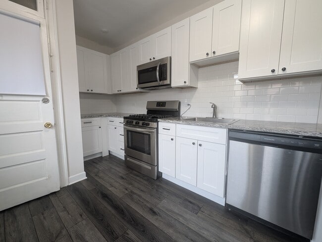 Building Photo - 5820 W Berteau Ave