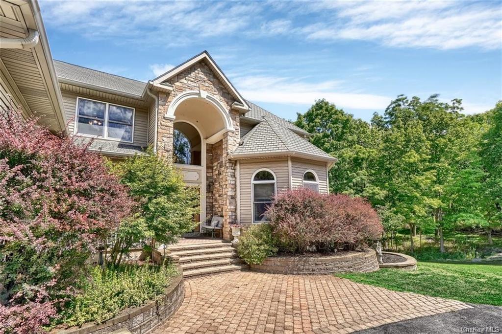 Foto principal - 156 Quaker Hill Rd