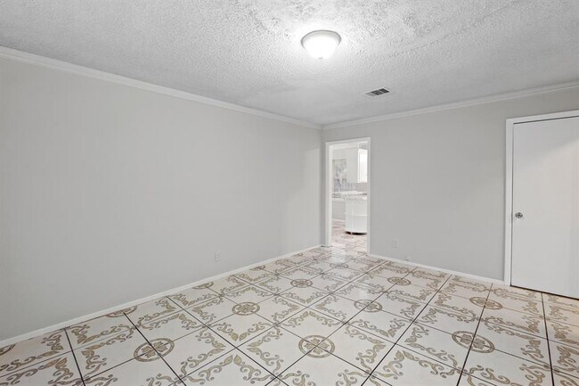 Building Photo - 7421 Claiborne St