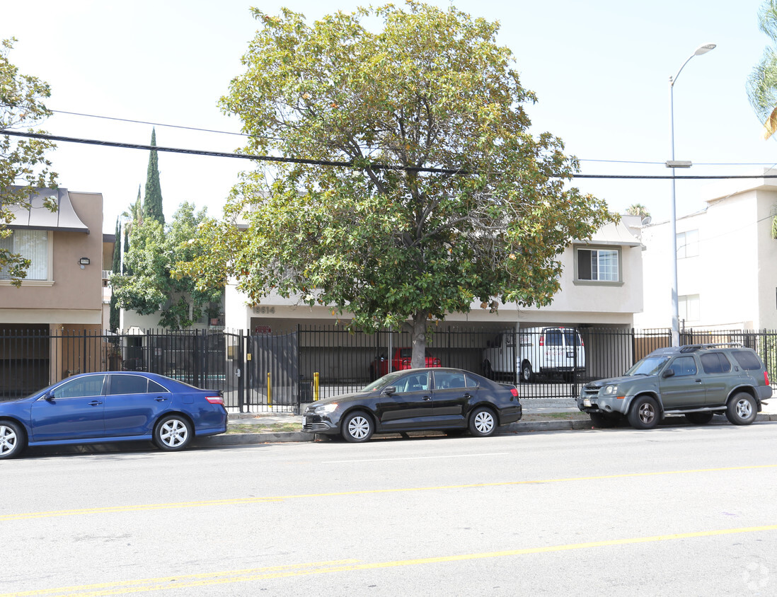 Building Photo - 18614 Burbank Blvd